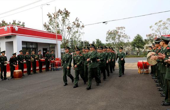常德消防迎今年首批新兵 第一句话现最美表情